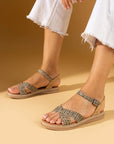 Pembe Potin Desenli Çapraz Bantlı Tokalı Hasır Taban Kadın Sandalet 69-78-24 - Siyah / 36 - 483054682424