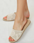 Pembe Potin Nakışlı Tek Bant Rahat Taban Kadın Moda Terlik 41-875-22 - Bej / 36 - 483054780728