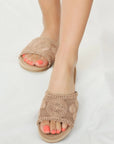 Pembe Potin Nakışlı Tek Bant Rahat Taban Kadın Moda Terlik 41-875-22 - 483054780728