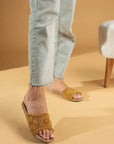 Pembe Potin Nakışlı Tek Bant Rahat Taban Kadın Moda Terlik 41-875-22 - Hardal / 36 - 483054780728