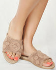 Pembe Potin Nakışlı Tek Bant Rahat Taban Kadın Moda Terlik 41-875-22 - 483054780728