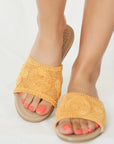 Pembe Potin Nakışlı Tek Bant Rahat Taban Kadın Moda Terlik 41-875-22 - 483054780728