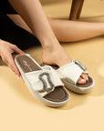 Pembe Potin Parlak Taşlı Toka Detaylı Comfort Taban Kadın Terlik 59-73-25 - Beyaz / 36 - 483054780728