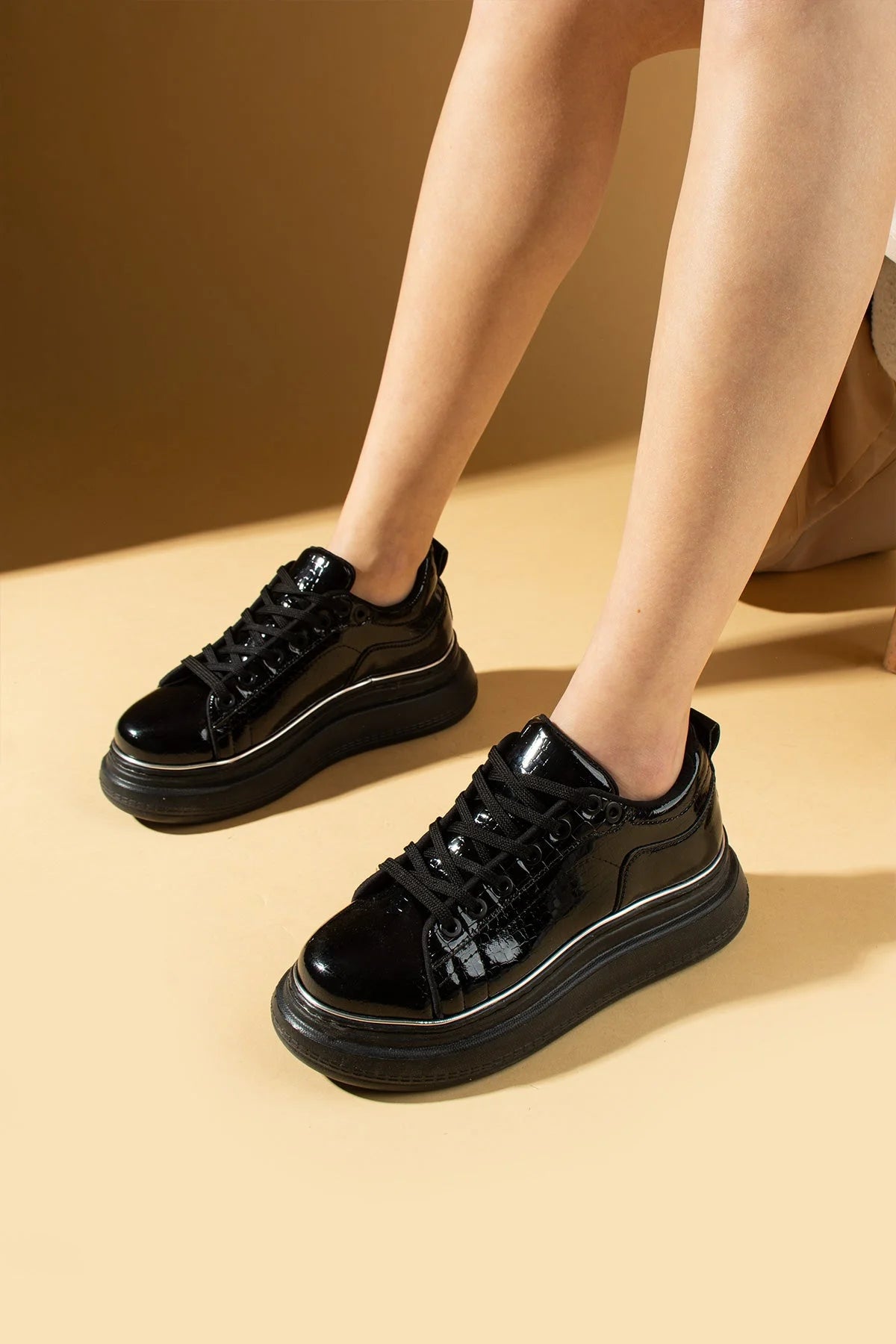 Pembe Potin Yüksek Taban Bağcıklı Kroko Desenli Comfort Kadın Sneakers 36-1050-25 - Siyah / 36 - 483054747960